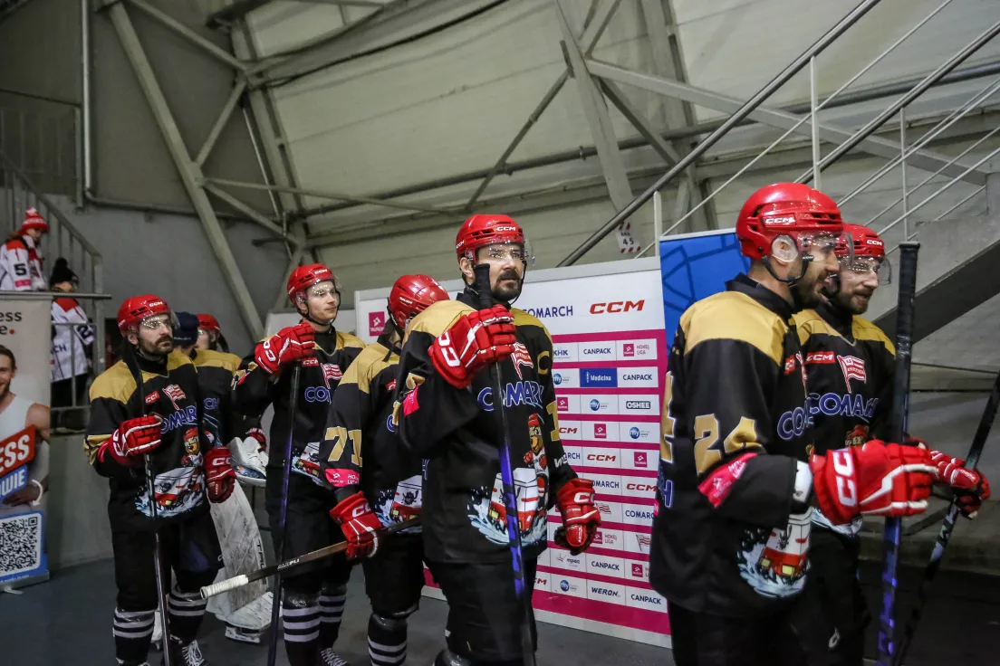 Teddy Bear Toss podczas meczu Comarch Cracovii