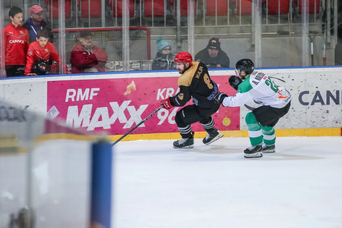 Teddy Bear Toss podczas meczu Comarch Cracovii