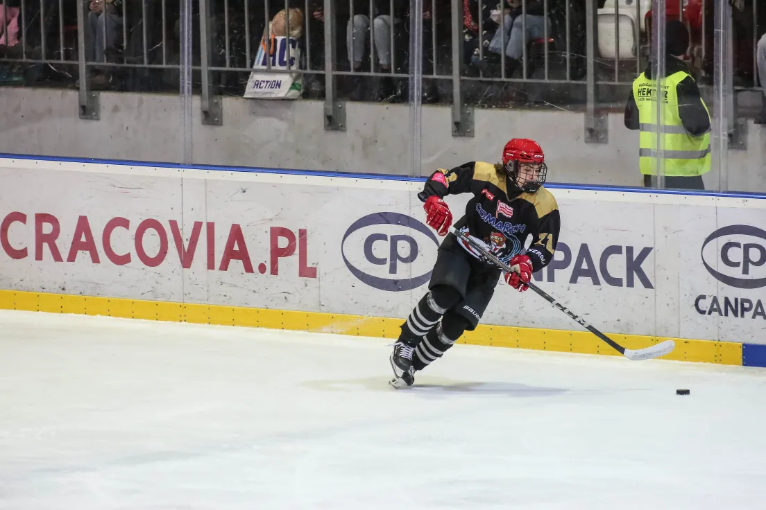 Teddy Bear Toss podczas meczu Comarch Cracovii