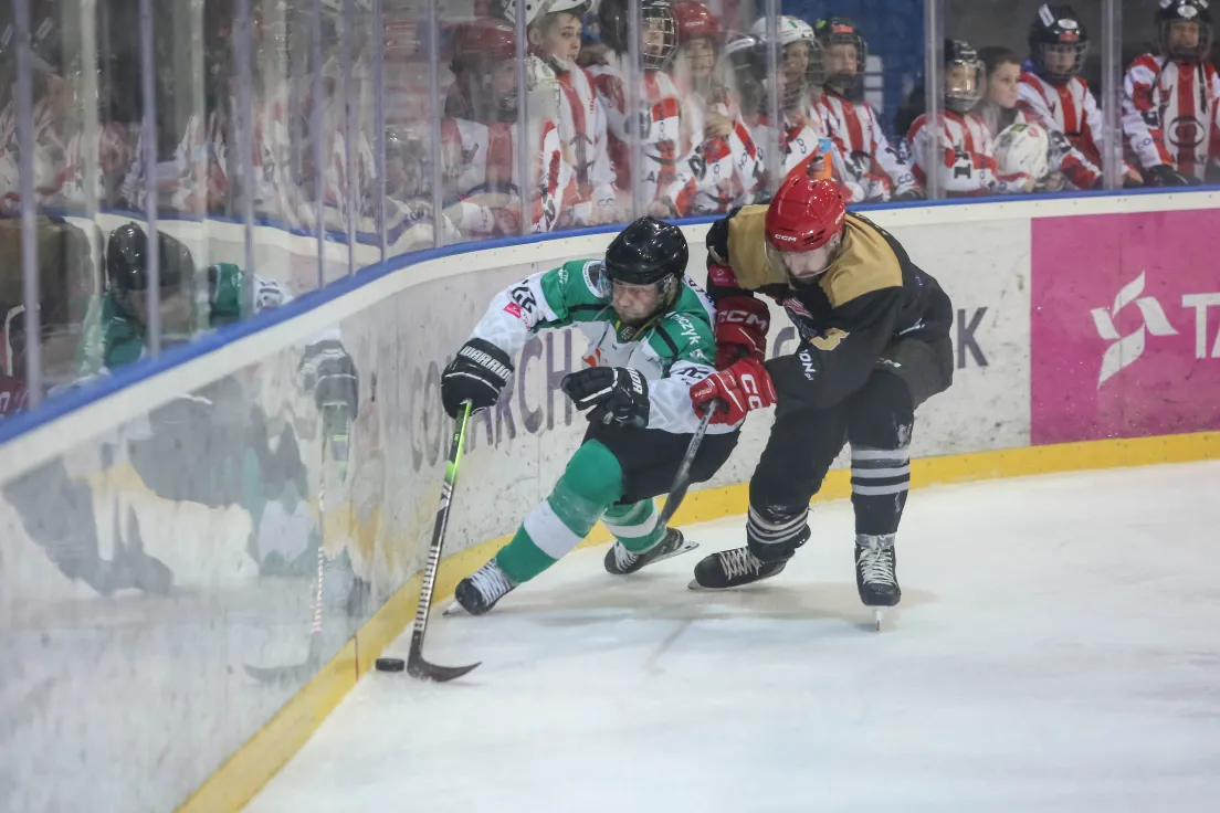 Teddy Bear Toss podczas meczu Comarch Cracovii