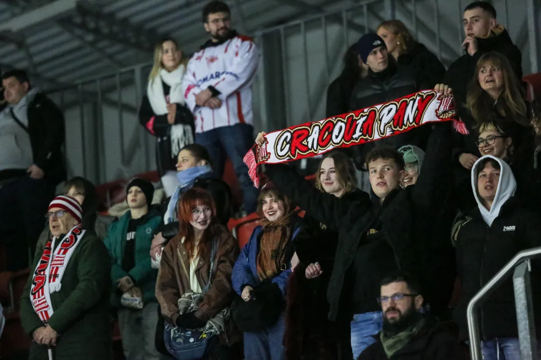 Teddy Bear Toss podczas meczu Comarch Cracovii