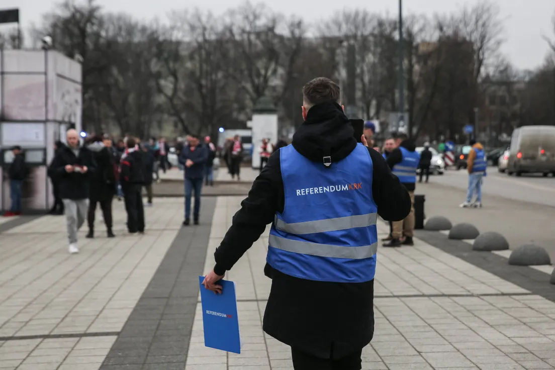 Zbiórka podpisów pod referendum pod stadionem Cracovii