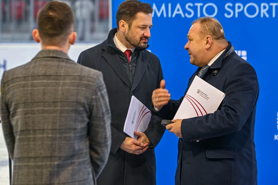 Aleksander Miszalski (w środku)