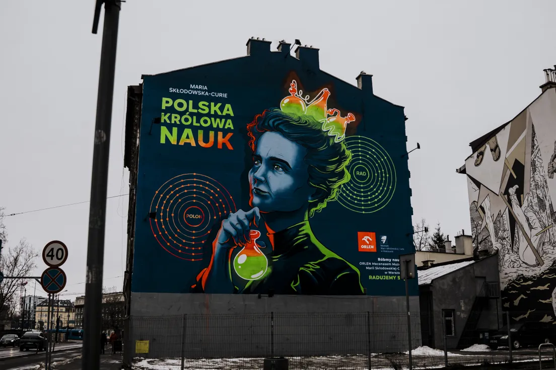 Fluorescencyjny mural przy ul. Grzegórzeckiej.