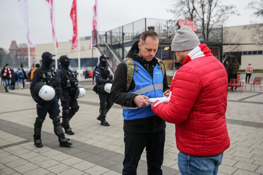Zbiórka podpisów pod referendum pod stadionem Cracovii