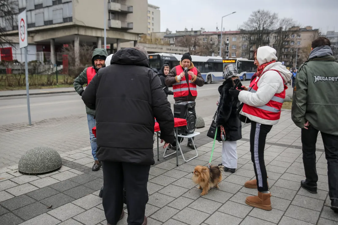 Zbiórka podpisów pod referendum pod stadionem Cracovii