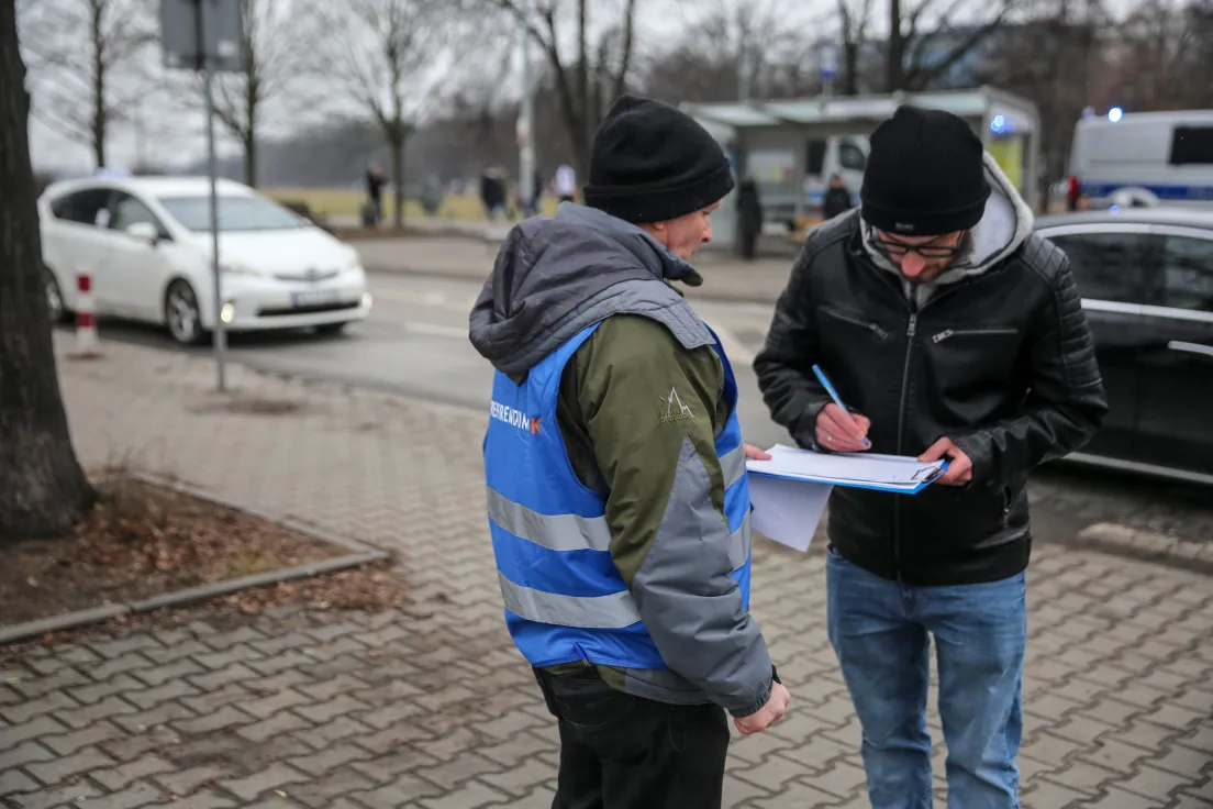 Zbiórka podpisów pod referendum pod stadionem Cracovii