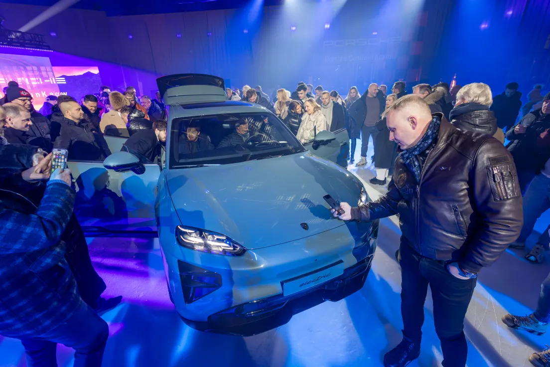 Porsche Cayenne Electric zadebiutowało na tafli lodu