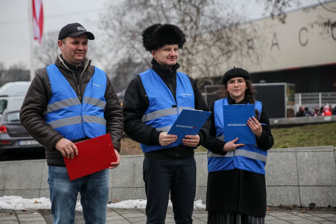 Zbiórka podpisów pod referendum pod stadionem Cracovii