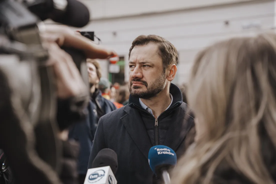 Aleksander Miszalski, prezydent Krakowa w trakcie protestu na krakowskim Kazimierzu