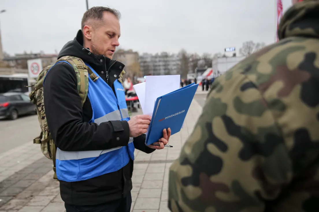 Zbiórka podpisów pod referendum pod stadionem Cracovii