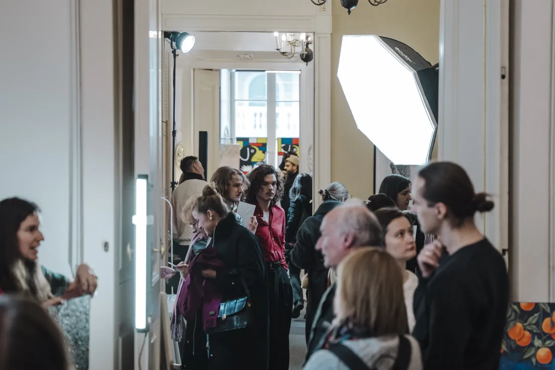 Targi Młodej Sztuki organizowane w Pałacu Potockich przez Krakowską Przestrzeń Młodej Sztuki - oddolną inicjatywę wspierającą młodych artystów  łącząca ich z publicznością.