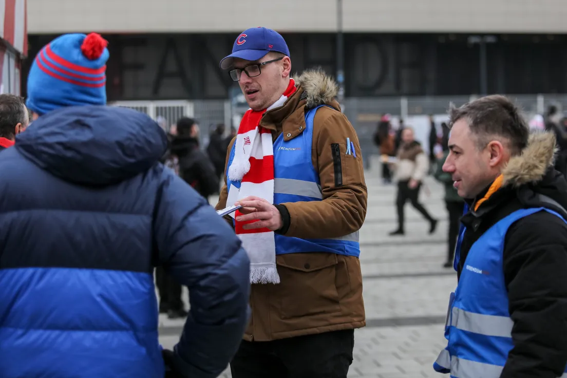 Zbiórka podpisów pod referendum pod stadionem Cracovii