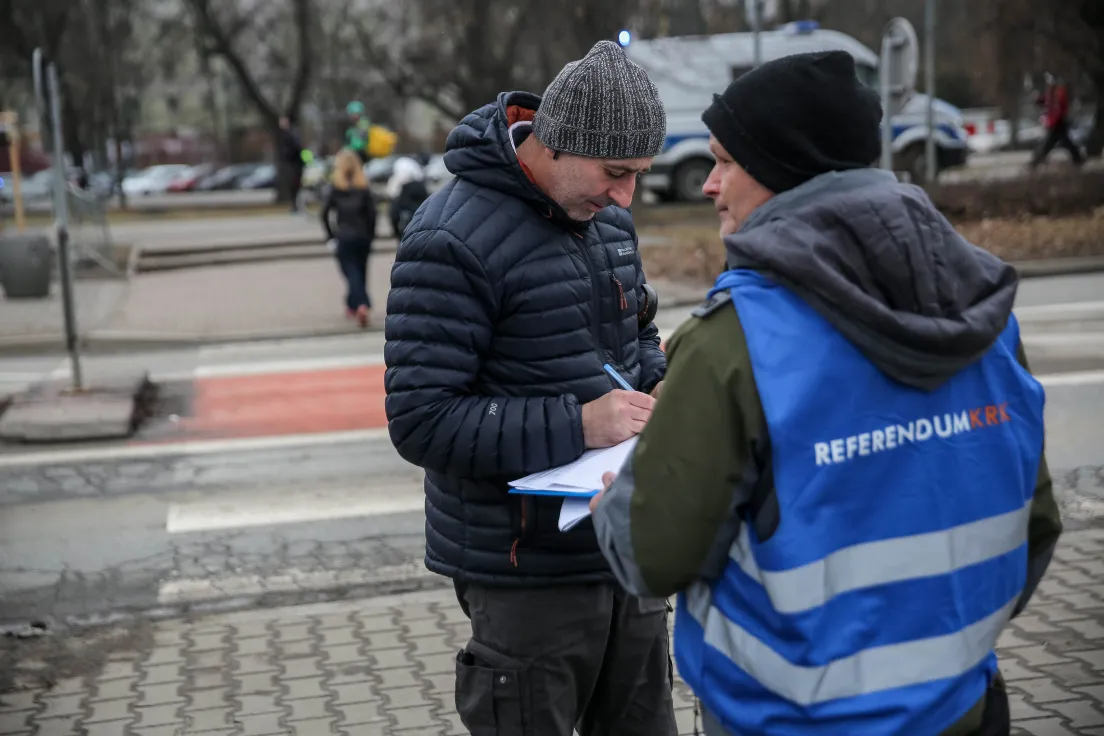 Zbiórka podpisów pod referendum pod stadionem Cracovii