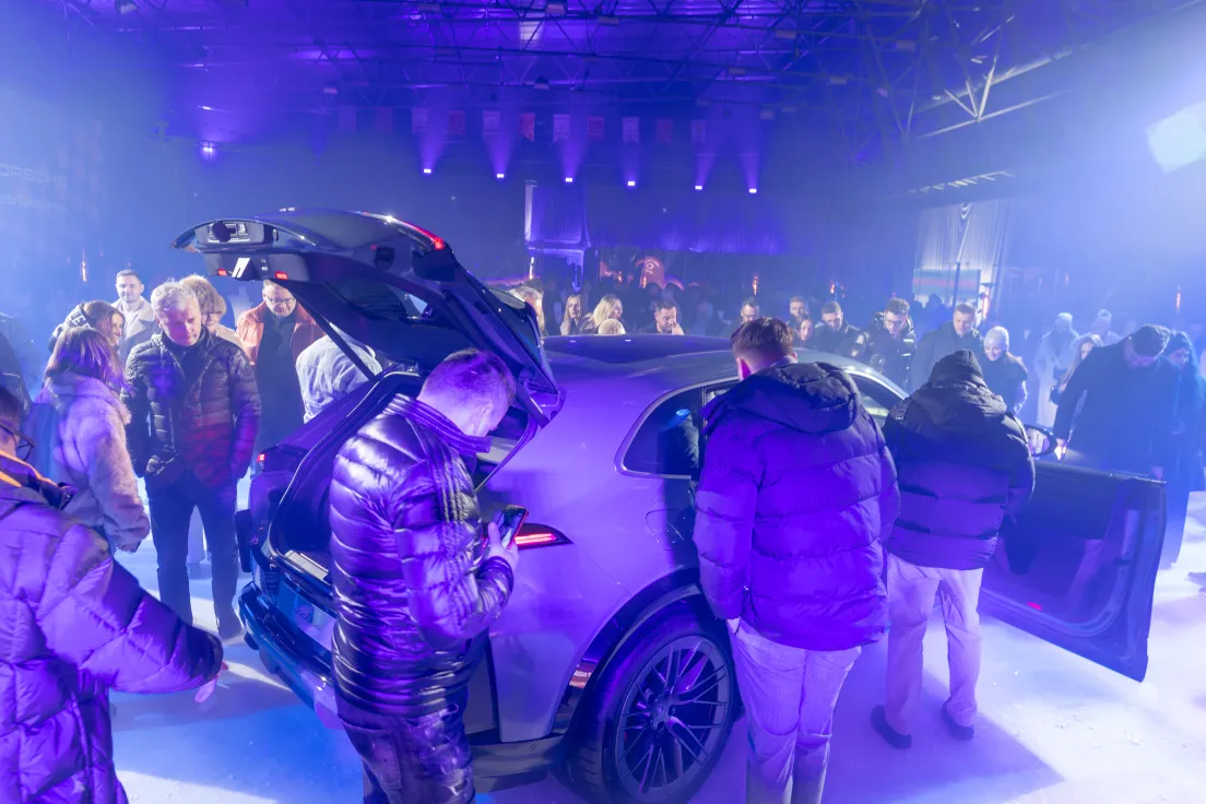Porsche Cayenne Electric zadebiutowało na tafli lodu