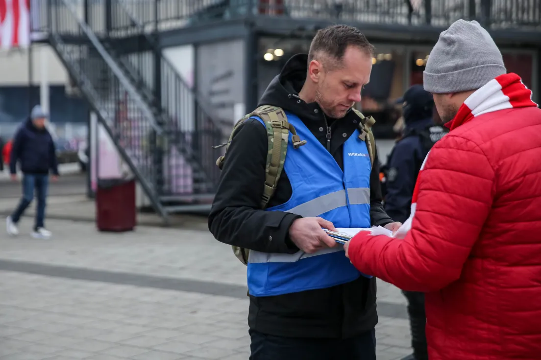 Zbiórka podpisów pod referendum pod stadionem Cracovii