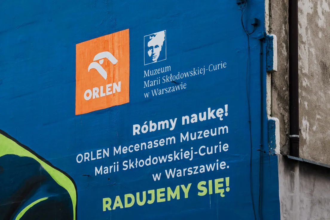 Fluorescencyjny mural przy ul. Grzegórzeckiej.