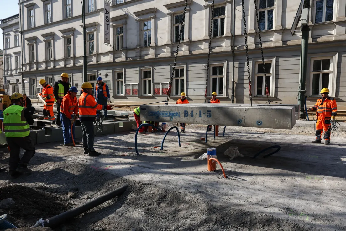Montaż płyt tramwajowych przy ul. Straszewskiego
