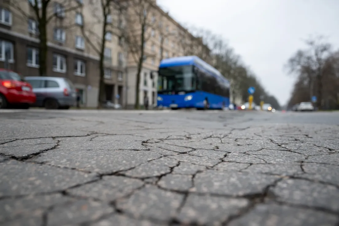 Niewyremontowany odcinek al. Przyjaźni w Nowej Hucie