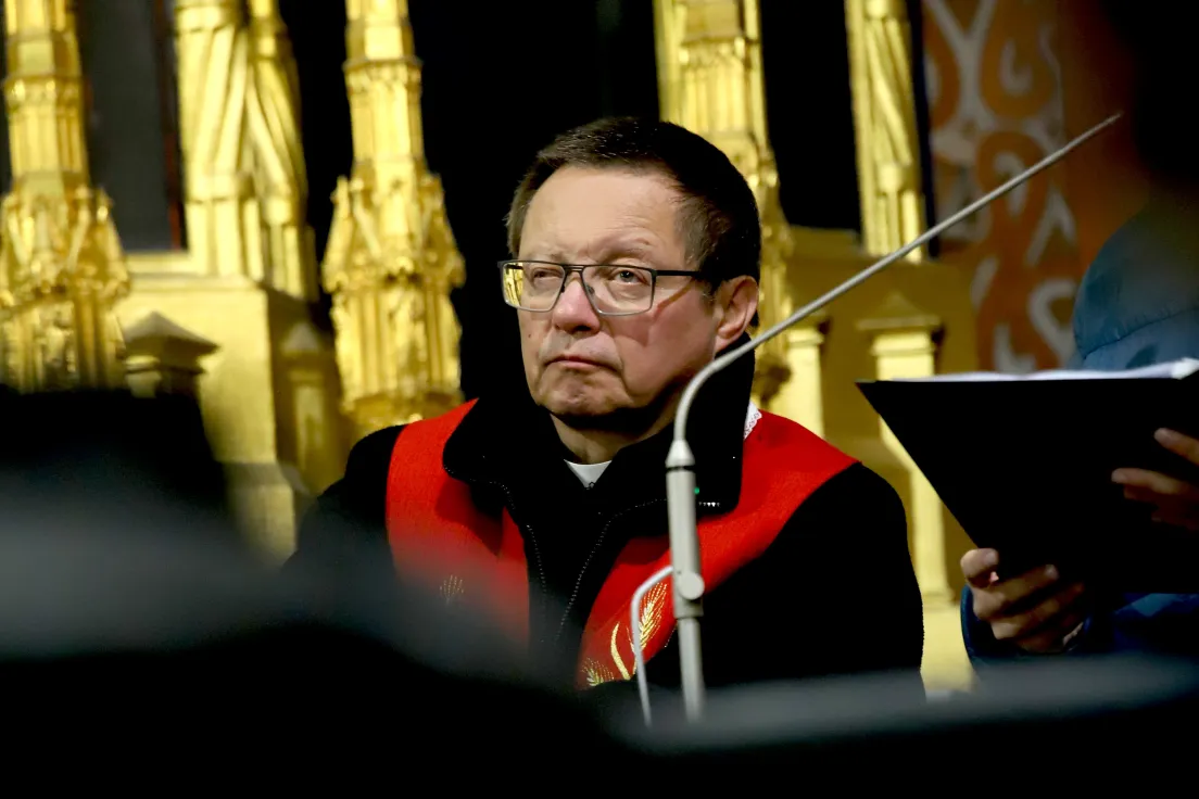 Kard. Grzegorz Ryś w trakcie Akademickiej Drogi Krzyżowej