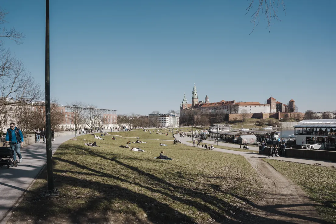 Turyści i mieszkańcy korzystają z pierwszych "wiosennych" dni w roku