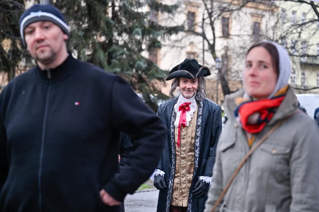 Akcja performatywna teatru KTO z okazji 100 urodzin Andrzeja Wajdy