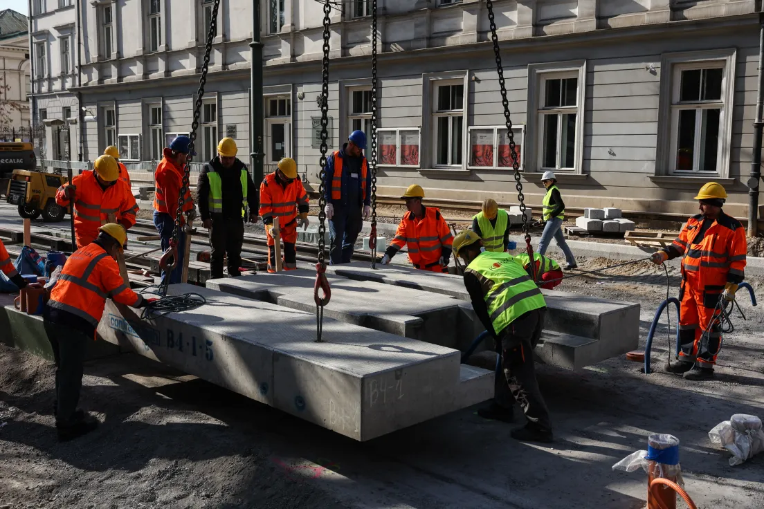 Montaż płyt tramwajowych przy ul. Straszewskiego