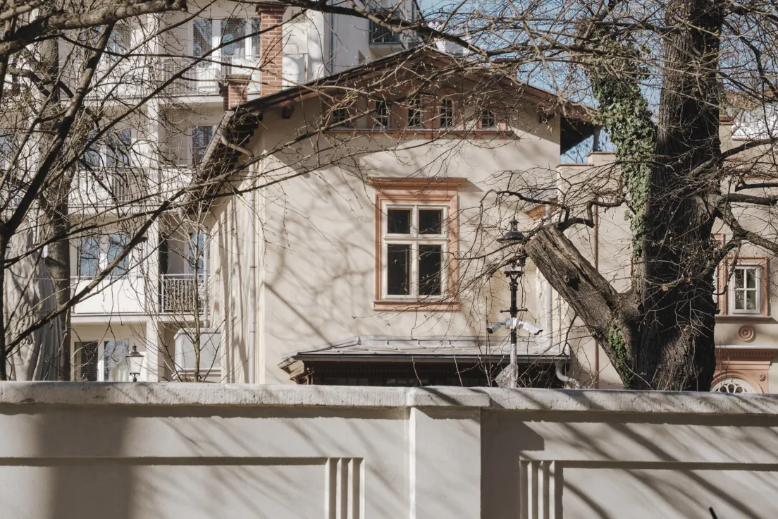 Wyremontowana Kossakówka i zmieniająca się przestrzeń wokół niej