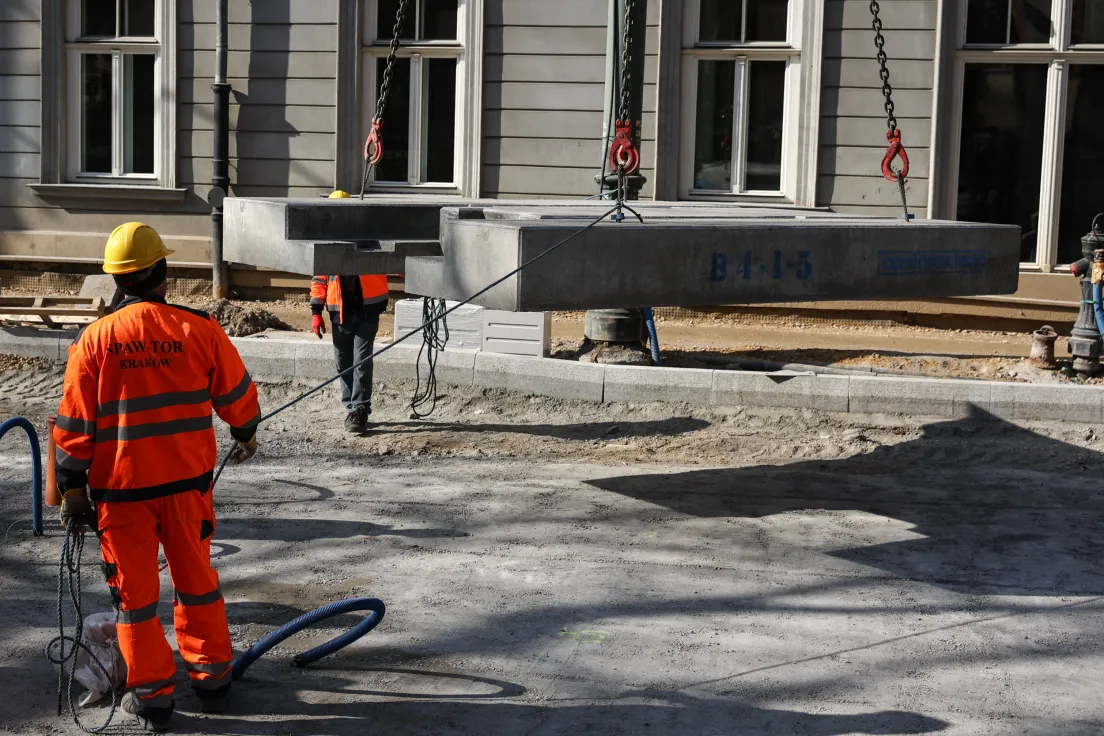 Montaż płyt tramwajowych przy ul. Straszewskiego