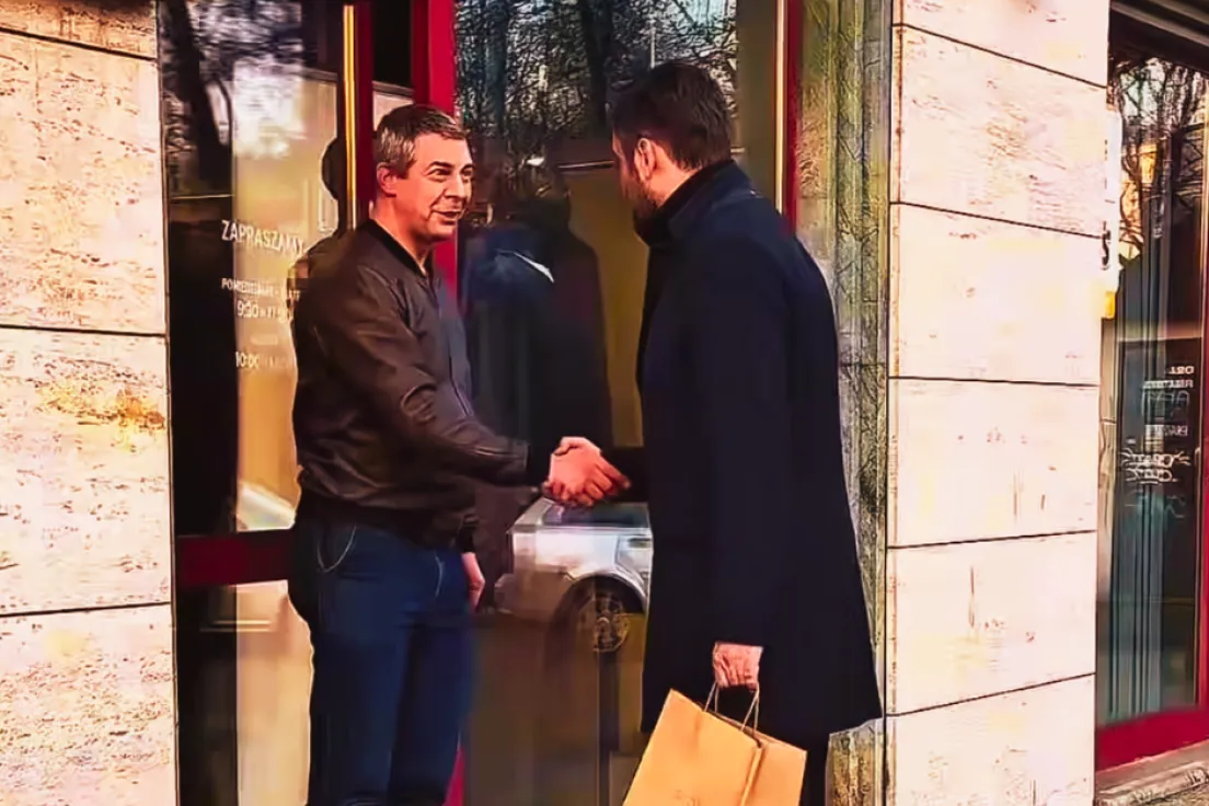 Prezydent Aleksander Miszalski w sklepie z odzieżą przy ul. Bronowickiej