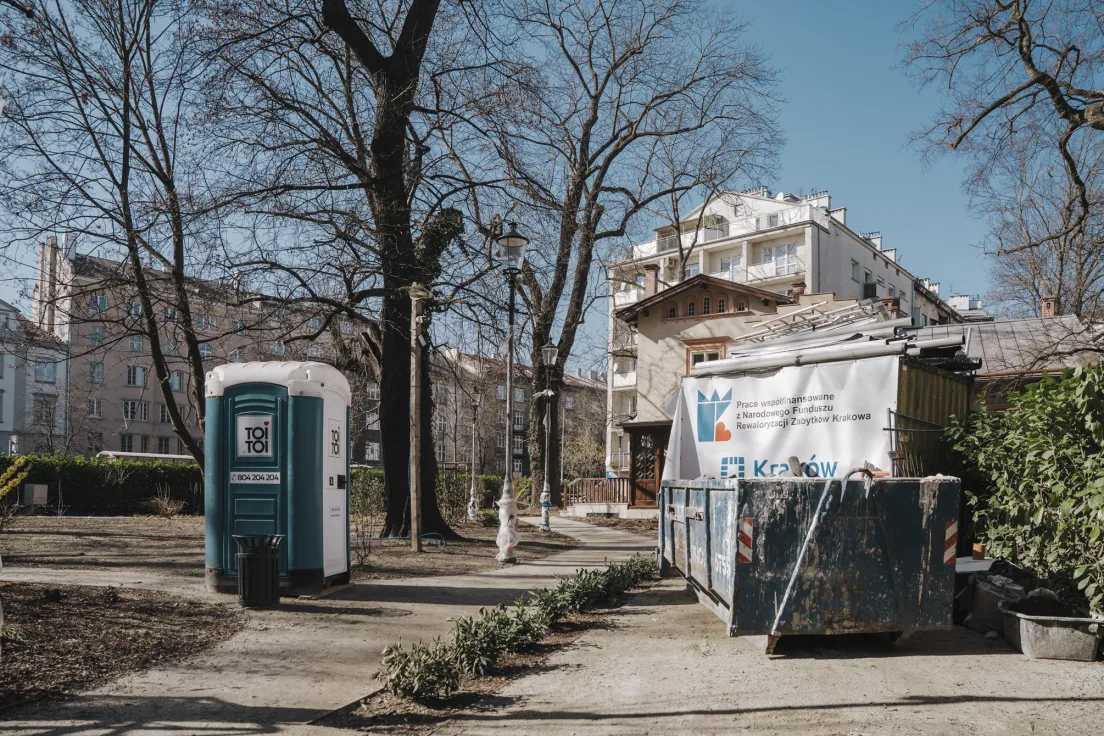 Wyremontowana Kossakówka i zmieniająca się przestrzeń wokół niej