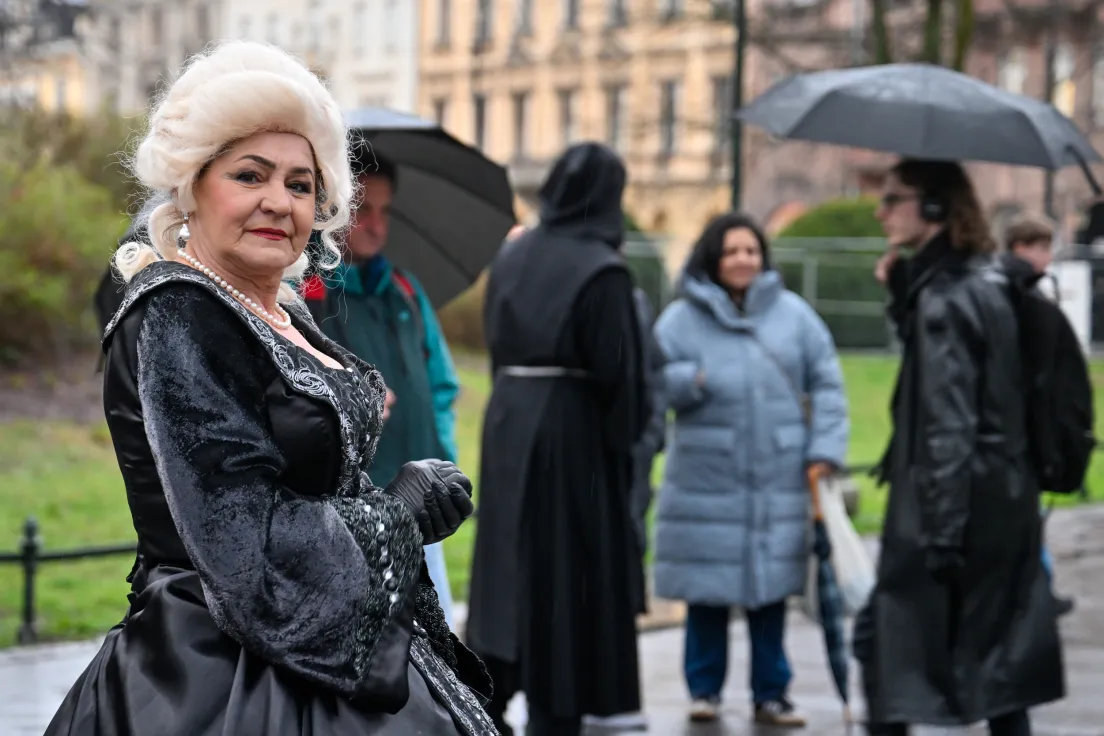 Akcja performatywna teatru KTO z okazji 100 urodzin Andrzeja Wajdy