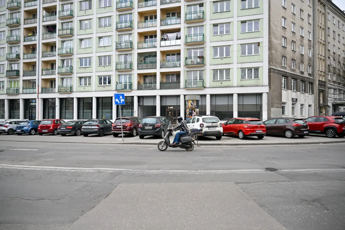 Niewyremontowany odcinek al. Przyjaźni w Nowej Hucie
