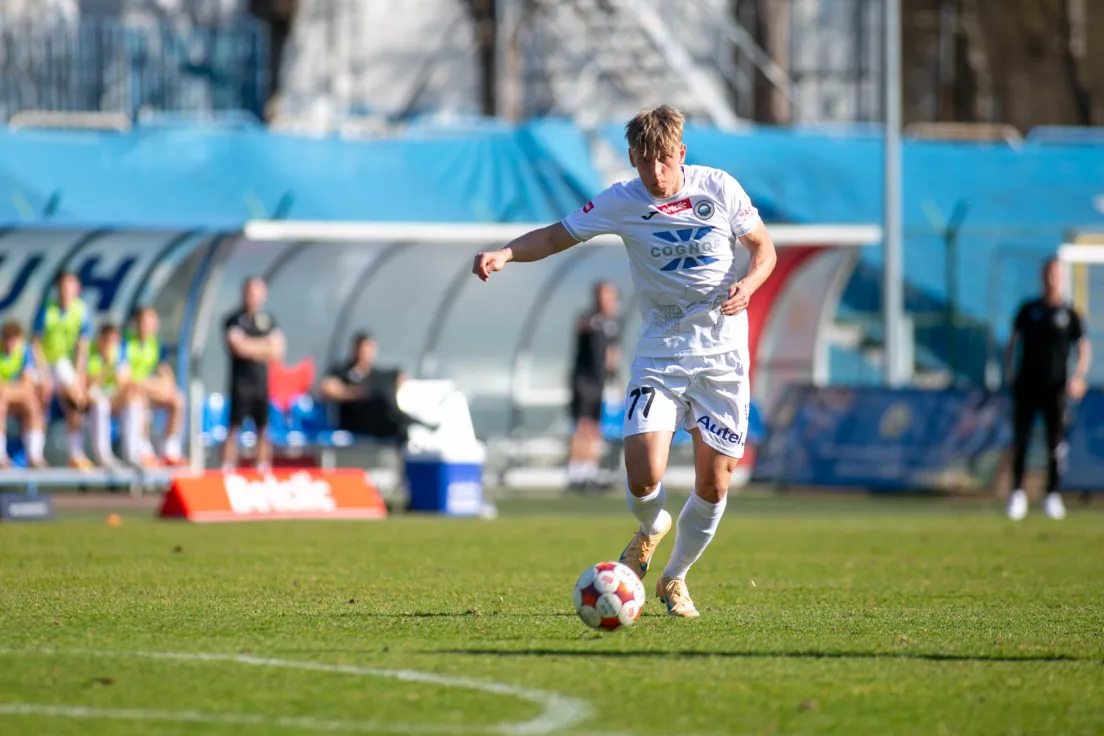 Kacper Prusiński strzela gola na 1:0