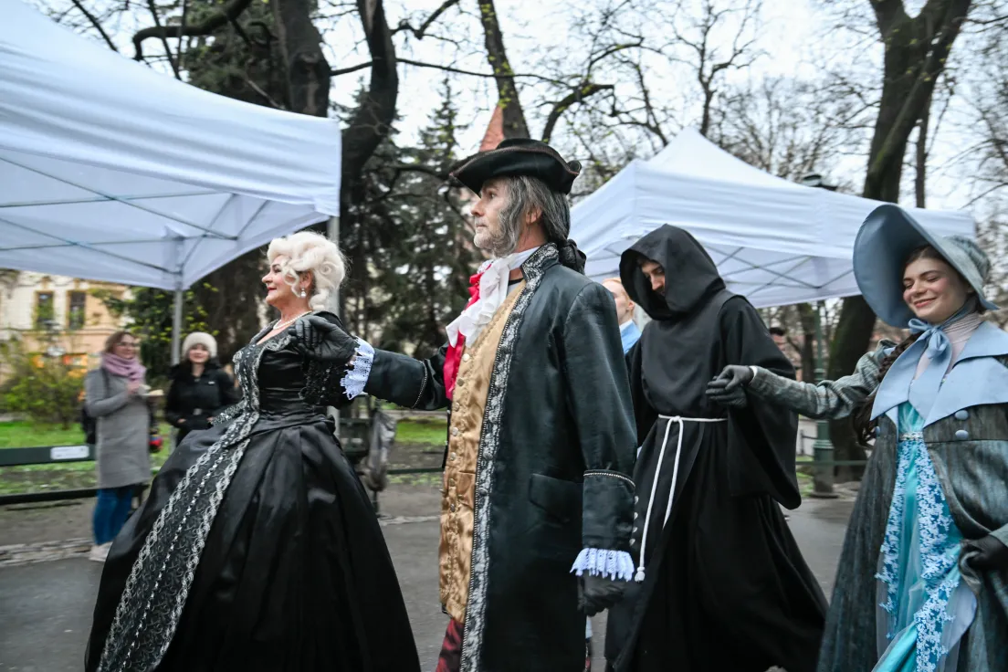 Akcja performatywna teatru KTO z okazji 100 urodzin Andrzeja Wajdy