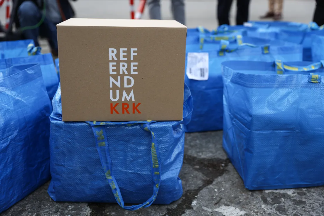Składanie podpisów pod referendum