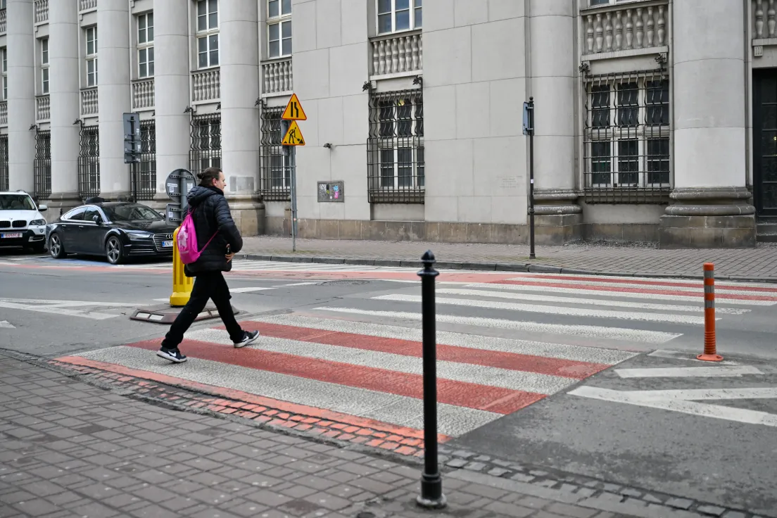 Przejścia i układ drogowy dookoła dawnego gmachu banku PKO na Wielopolu
