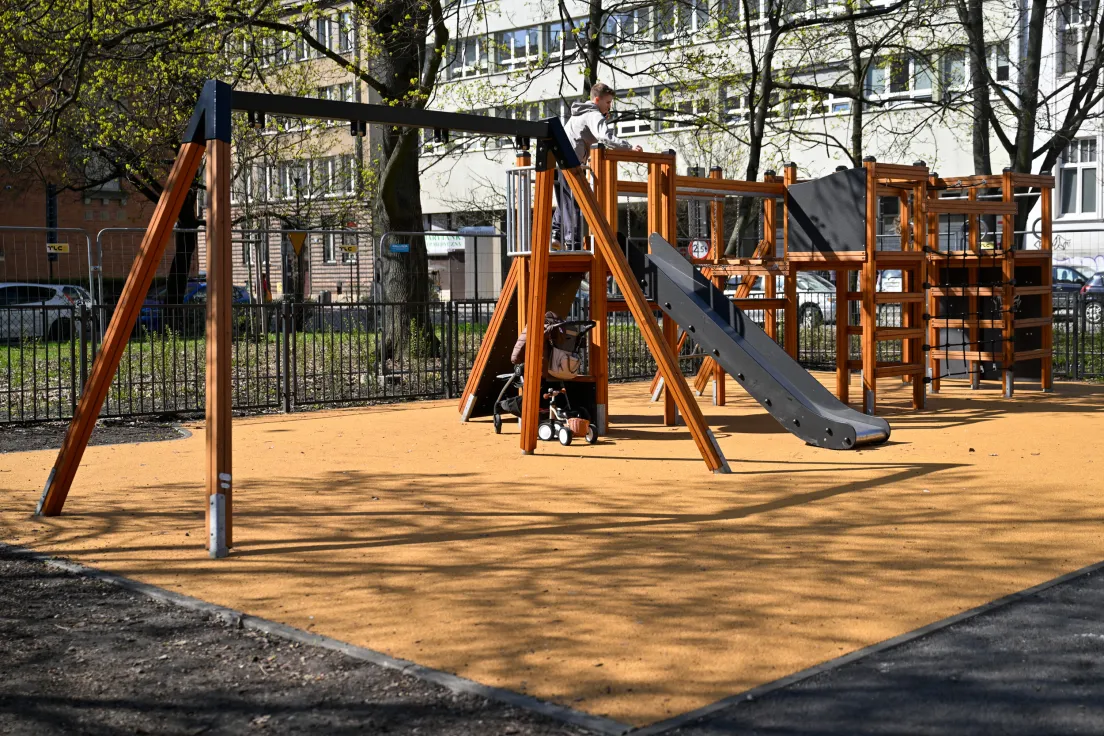 Plac zabaw na pl.Sikorskiego