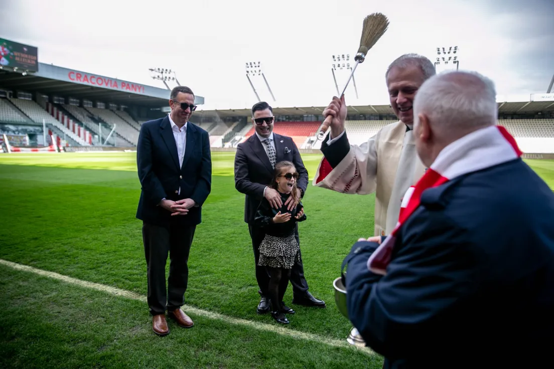 Święcenie pokarmów na stadionie Cracovii