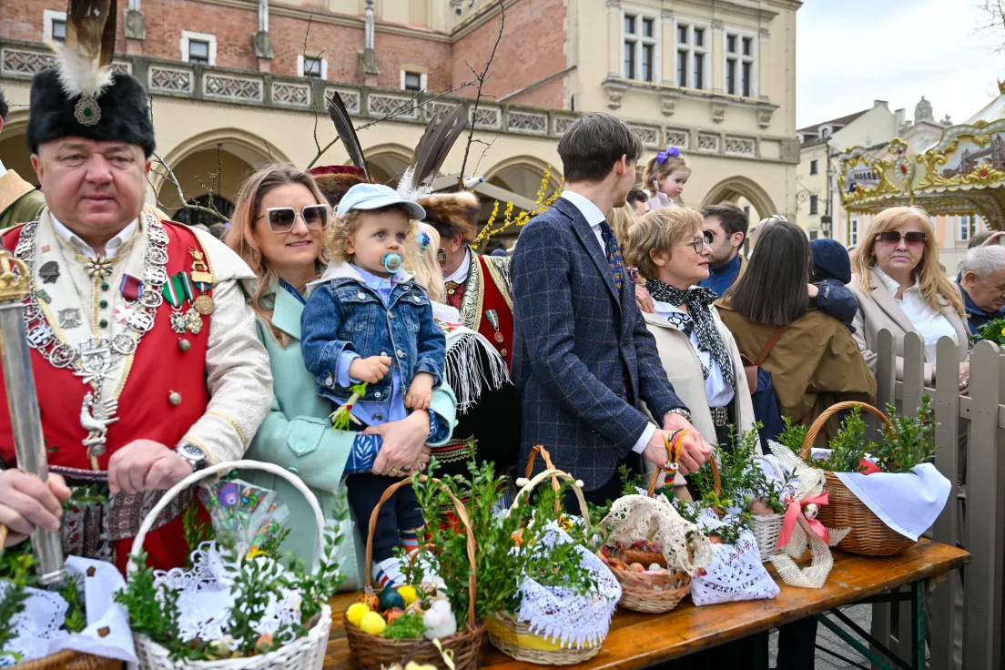 Święcenie pokarmów w Święta Wielkanocne na Rynku Głównym