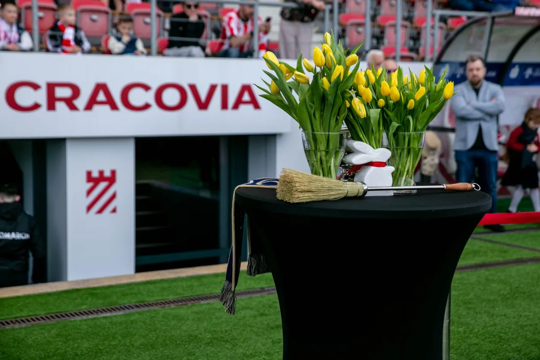Święcenie pokarmów na stadionie Cracovii