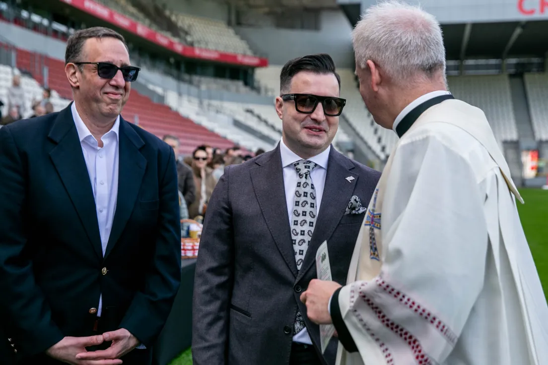 Święcenie pokarmów na stadionie Cracovii