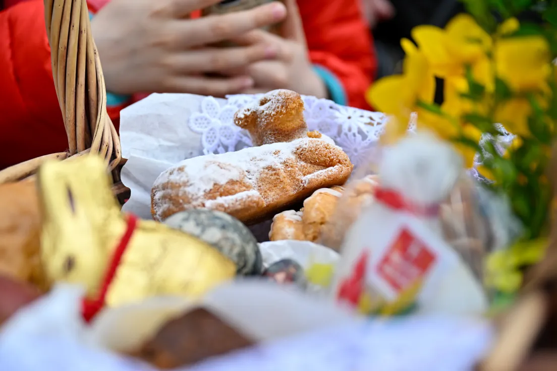Święcenie pokarmów w Święta Wielkanocne na Rynku Głównym