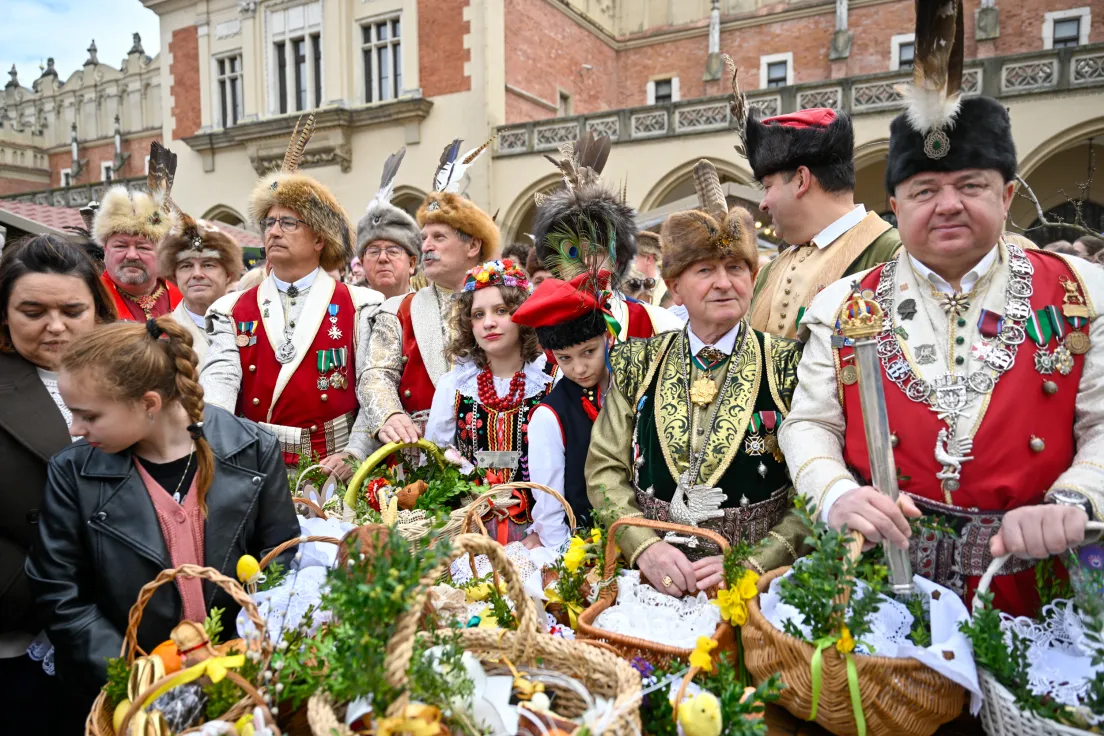 Święcenie pokarmów w Święta Wielkanocne na Rynku Głównym