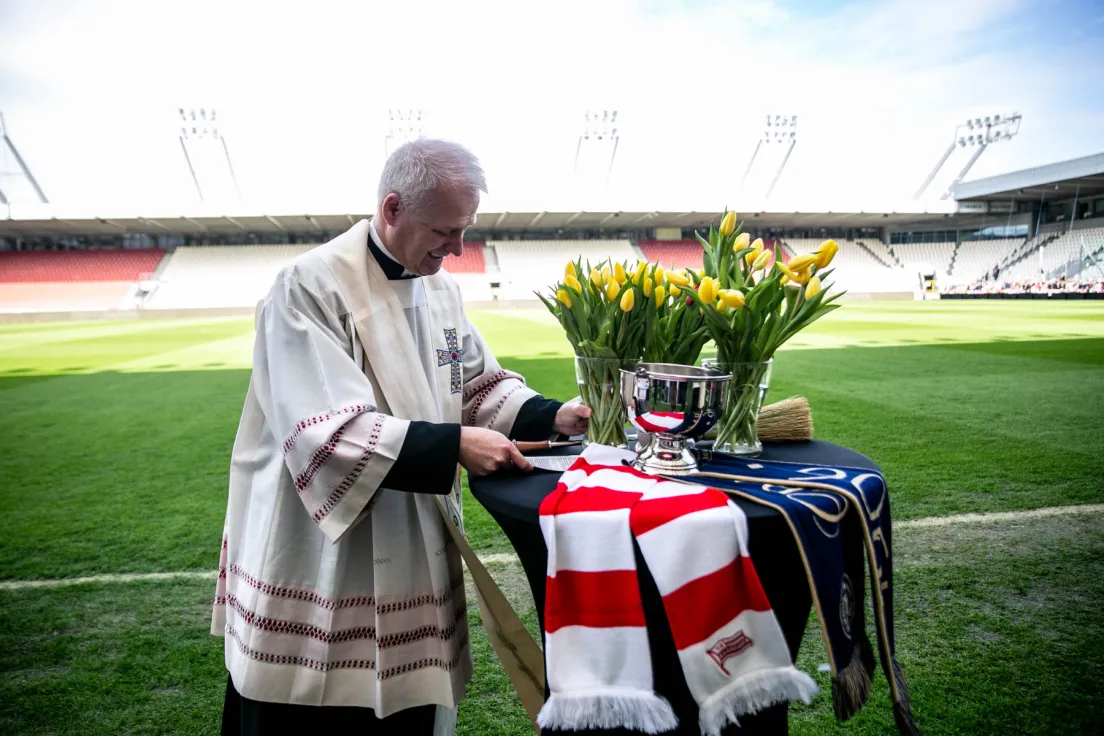 Święcenie pokarmów na stadionie Cracovii