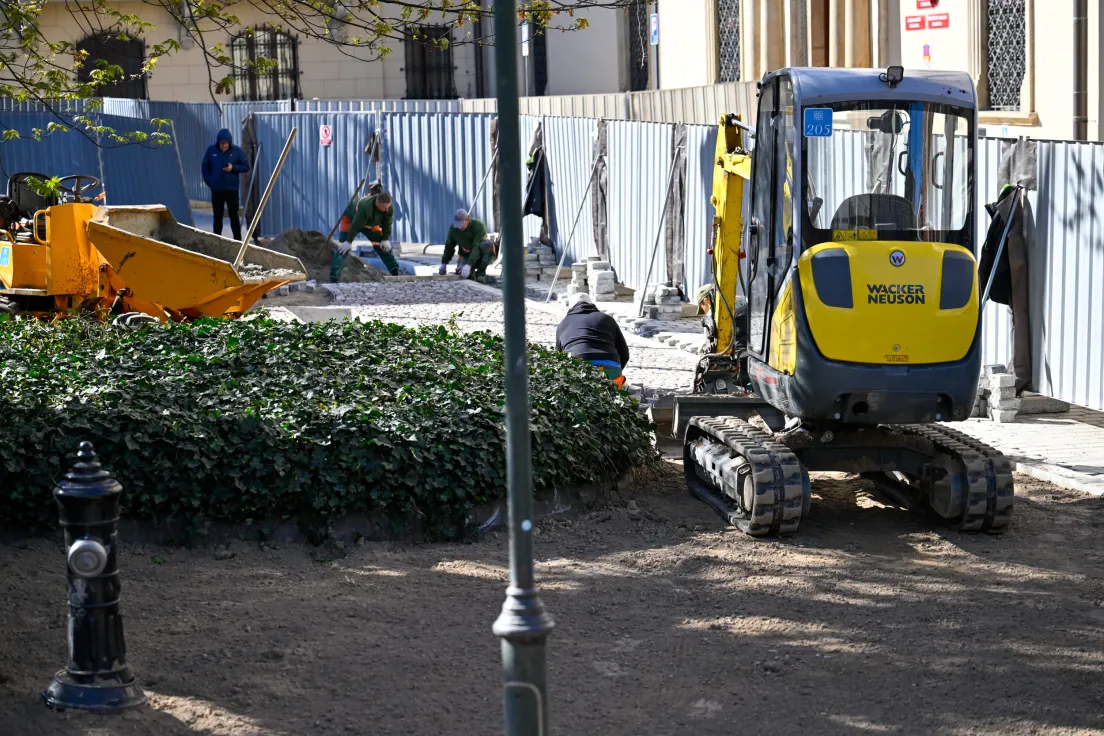 Remont placu przed magistratem
