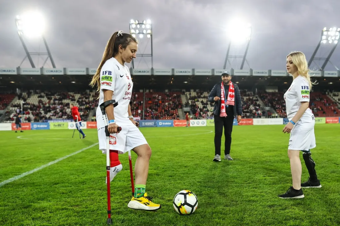 Ampfutbolistki na stadionie Cracovii