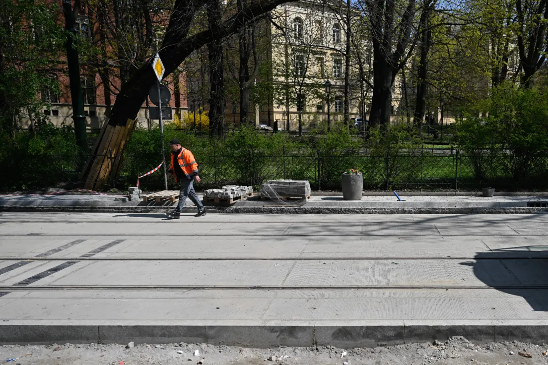 Ułożone płyty torowe na ul. Straszewskiego