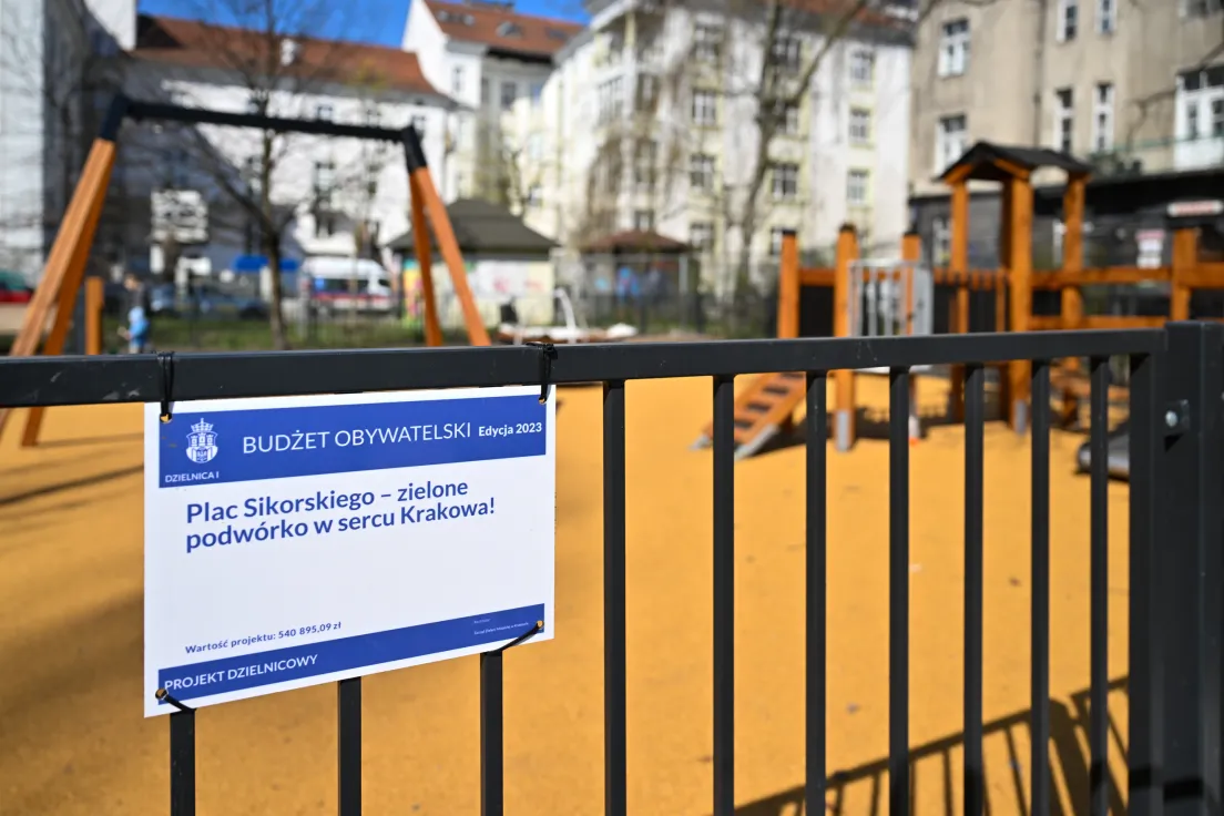 Plac zabaw na Placu Sikorskiego