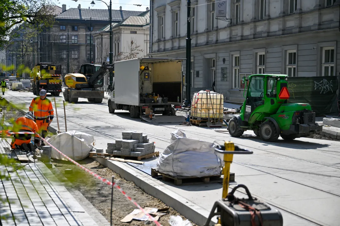 Ułożone płyty torowe na ul. Straszewskiego